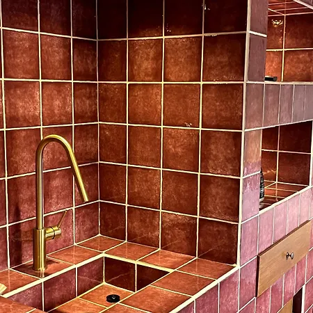 Stin Avli Tou Pavlou *