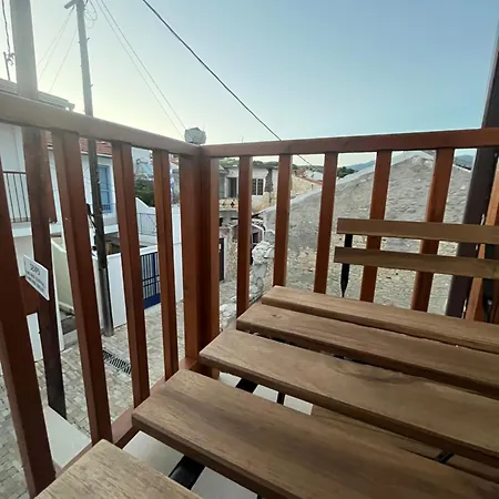 Stin Avli Tou Pavlou