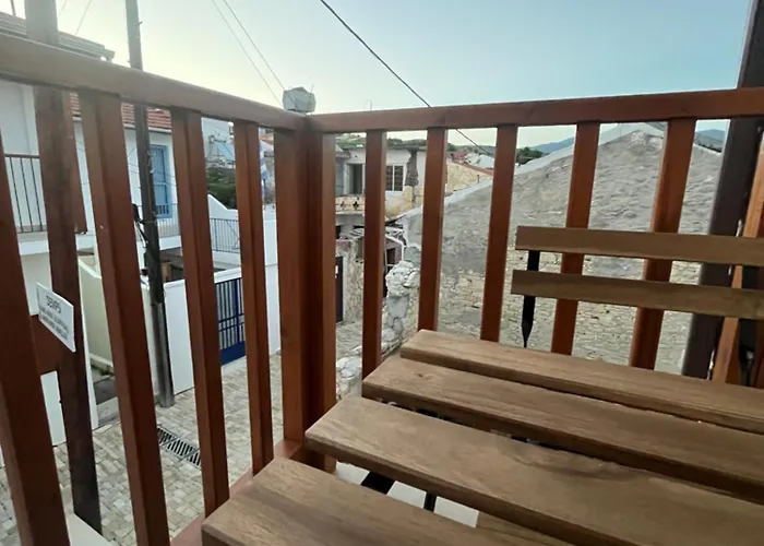 Stin Avli Tou Pavlou