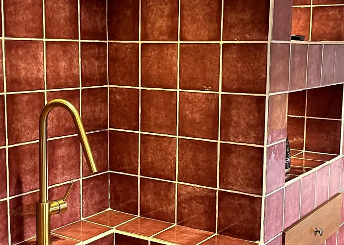 Stin Avli Tou Pavlou *